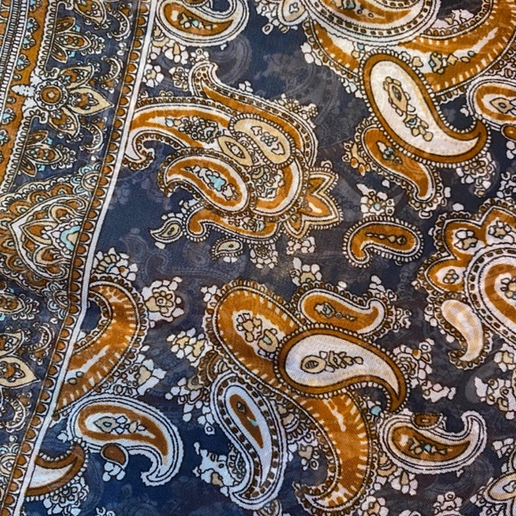 Navy paisley print scarf - Picture 5 of 8